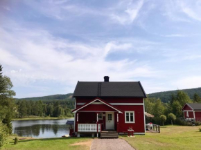 Villa Granhede -sjöläge med badtunna, eldstad med mera